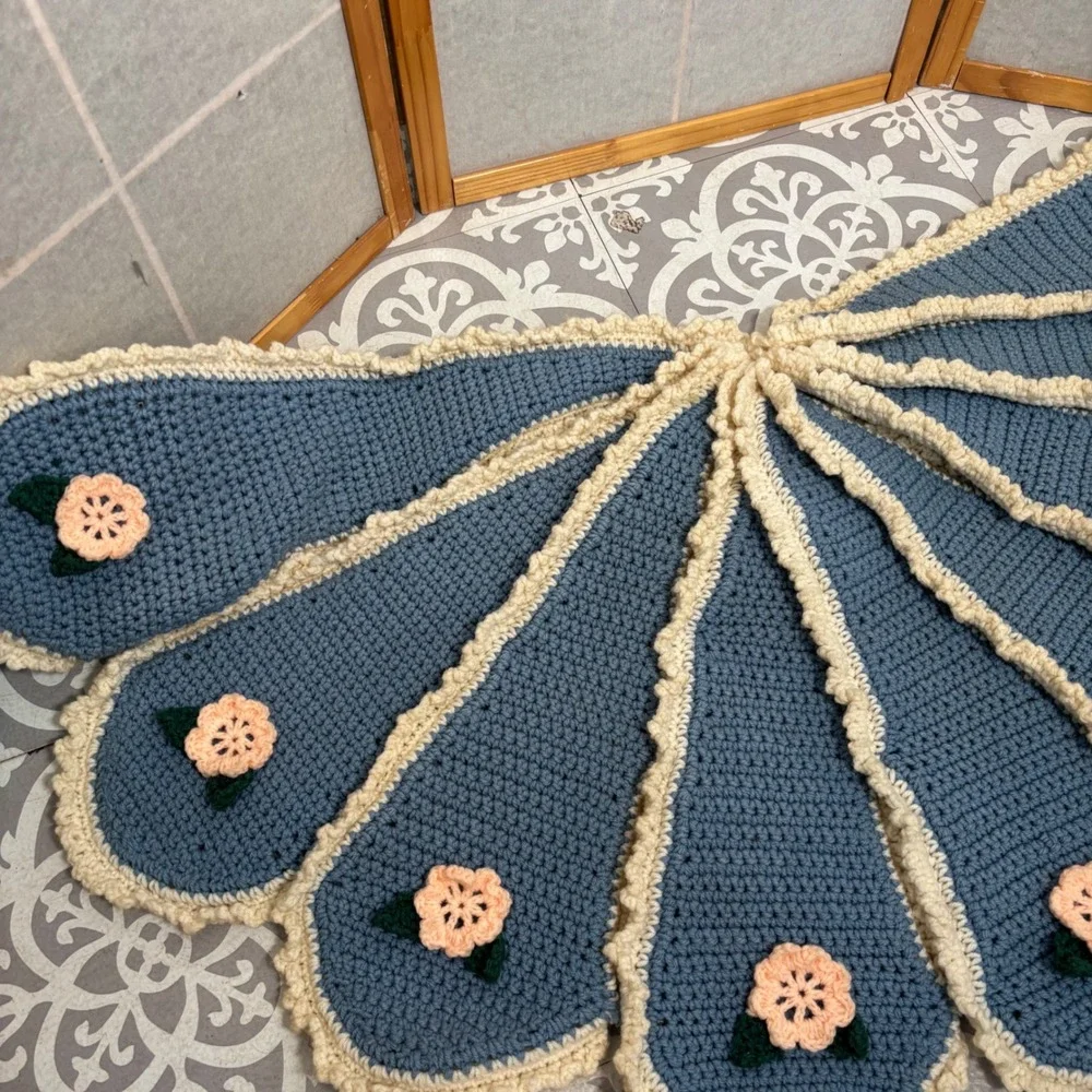 Handmade Crochet Peacock Tail Feather Wall Hanging Decor Blue‎ Cream Floral